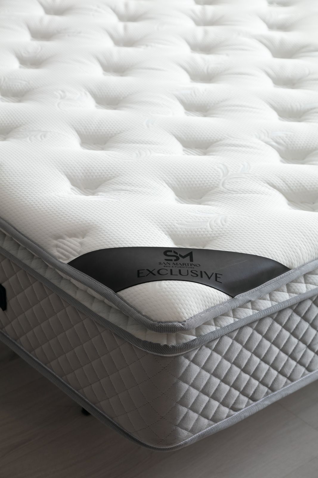 Matelas à ressort avec surmatelas intégré : épaisseur 32 cm Exclusive Gris