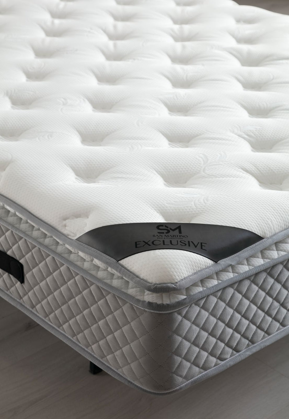 Matelas à ressort avec surmatelas intégré : épaisseur 32 cm Exclusive Gris